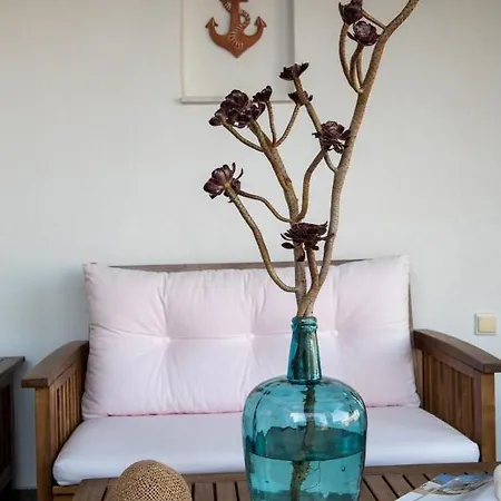 Beautiful House For 3 People With Amazing View Páros