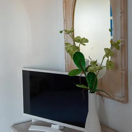Beautiful House For 3 People With Amazing View Páros